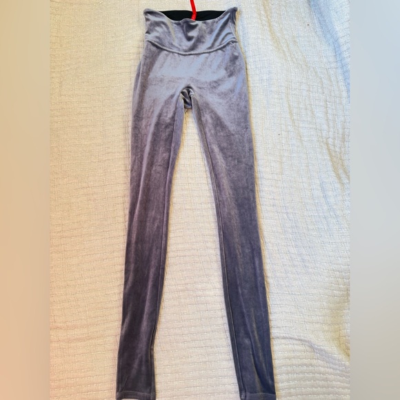 Rare Spanx Velvet Leggings in Color Chrome Size: XS NWOT - Picture 5 of 11